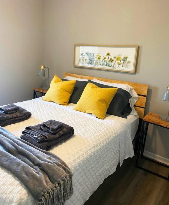 The Delores - 2 Bedroom Apt In Quilt Town, Usa Hamilton Zewnętrze zdjęcie
