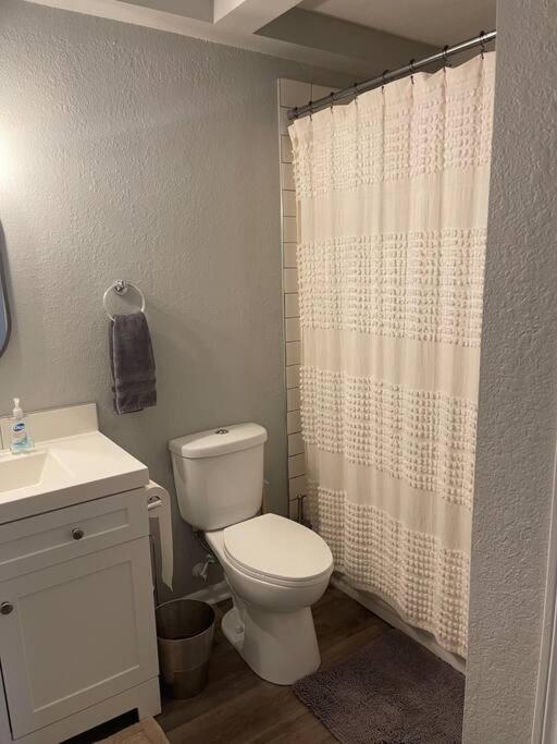 The Delores - 2 Bedroom Apt In Quilt Town, Usa Hamilton Zewnętrze zdjęcie